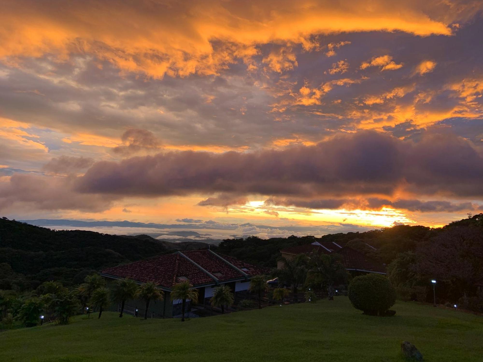 Hotel Montana Monteverde ภายนอก รูปภาพ